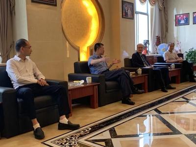 冠軍磁磚喜迎建材行業(yè)協(xié)會(huì)領(lǐng)導(dǎo)蒞臨指導(dǎo)，共話(huà)磁磚行業(yè)新篇章